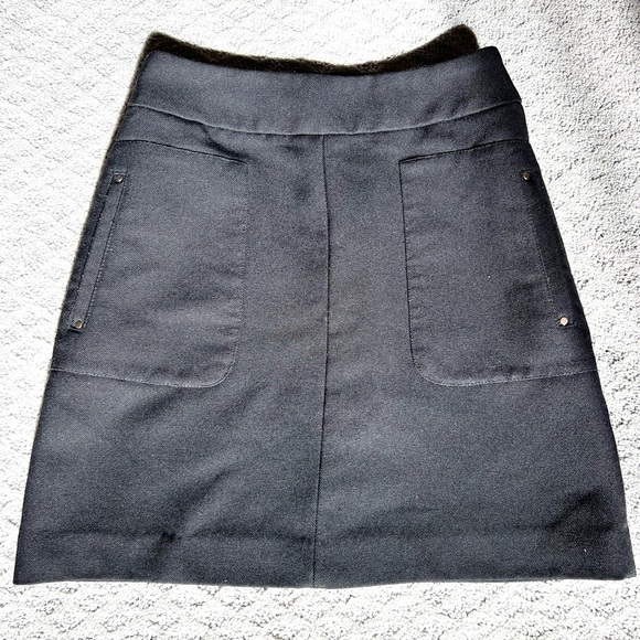 H&M short black skirt with front pockets and gold zippered back - Picture 7 of 9